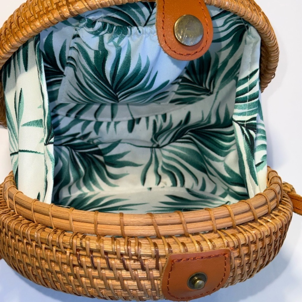 Round Woven Tan Shoulder Bag - Picture 5 of 5